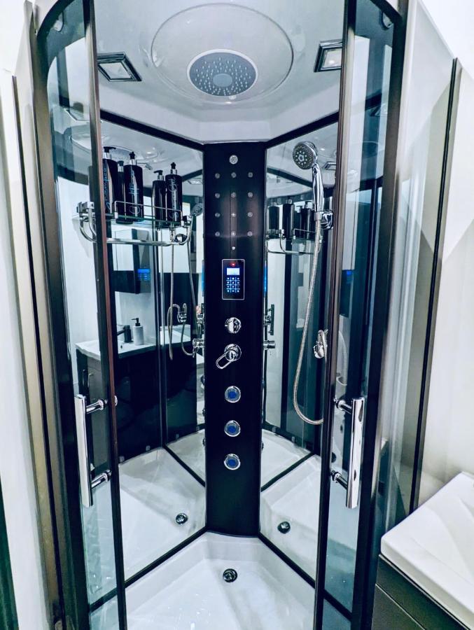 Duke And Duchess Apartments And Rooms - Private In Room Hot Tub Suites Londra Dış mekan fotoğraf