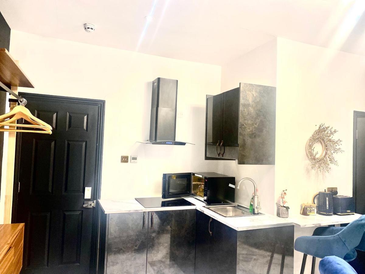 Duke And Duchess Apartments And Rooms - Private In Room Hot Tub Suites Londra Dış mekan fotoğraf