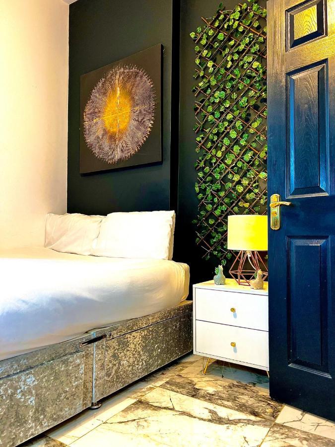 Duke And Duchess Apartments And Rooms - Private In Room Hot Tub Suites Londra Dış mekan fotoğraf