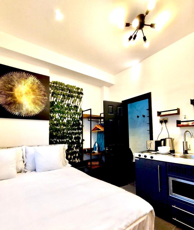 Duke And Duchess Apartments And Rooms - Private In Room Hot Tub Suites Londra Dış mekan fotoğraf
