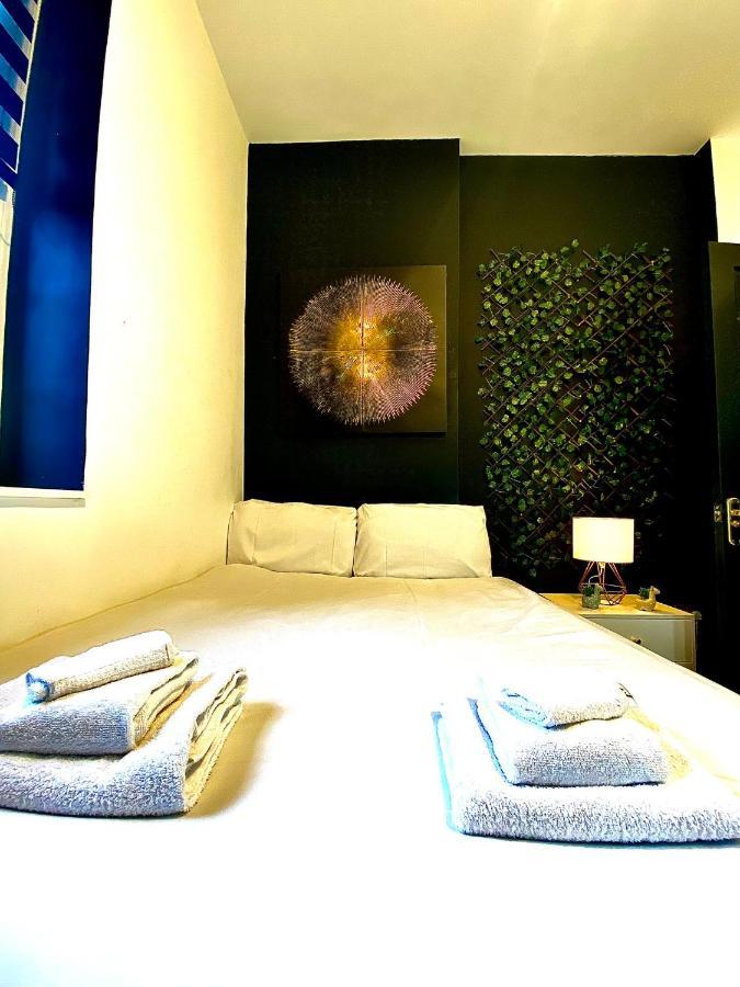 Duke And Duchess Apartments And Rooms - Private In Room Hot Tub Suites Londra Dış mekan fotoğraf