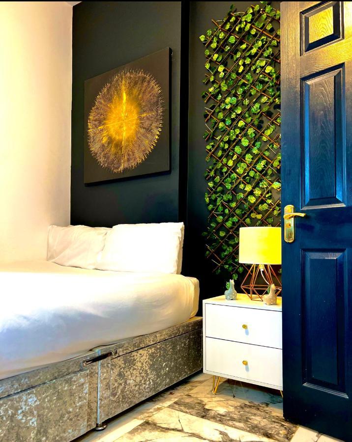 Duke And Duchess Apartments And Rooms - Private In Room Hot Tub Suites Londra Dış mekan fotoğraf