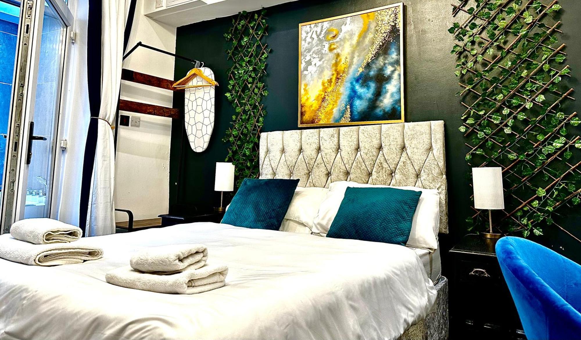 Duke And Duchess Apartments And Rooms - Private In Room Hot Tub Suites Londra Dış mekan fotoğraf