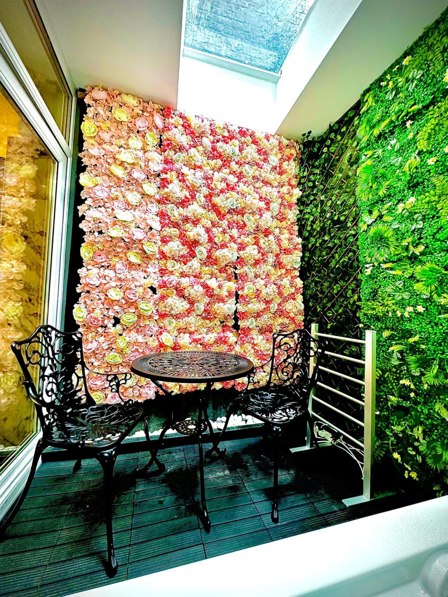 Duke And Duchess Apartments And Rooms - Private In Room Hot Tub Suites Londra Dış mekan fotoğraf