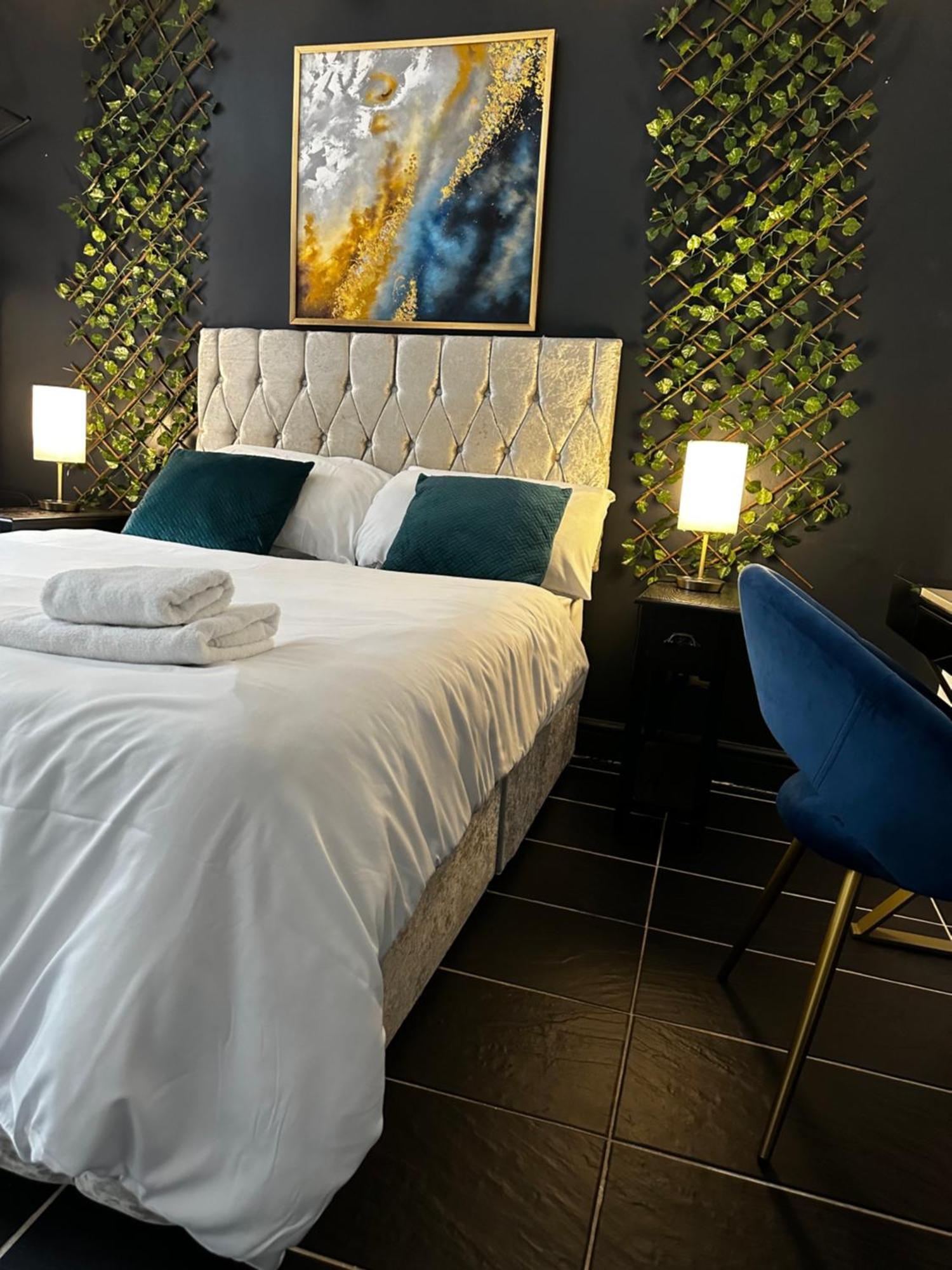 Duke And Duchess Apartments And Rooms - Private In Room Hot Tub Suites Londra Dış mekan fotoğraf