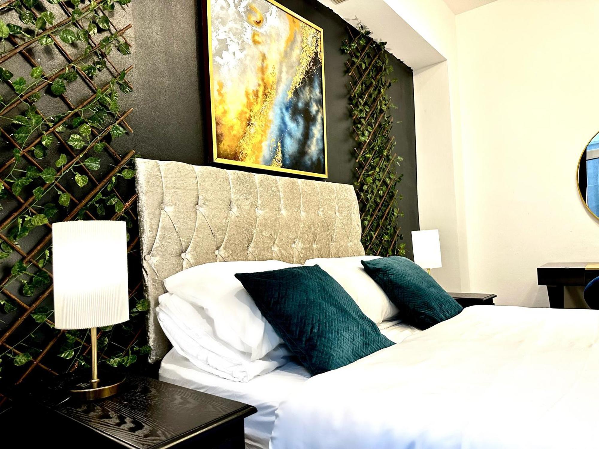 Duke And Duchess Apartments And Rooms - Private In Room Hot Tub Suites Londra Dış mekan fotoğraf