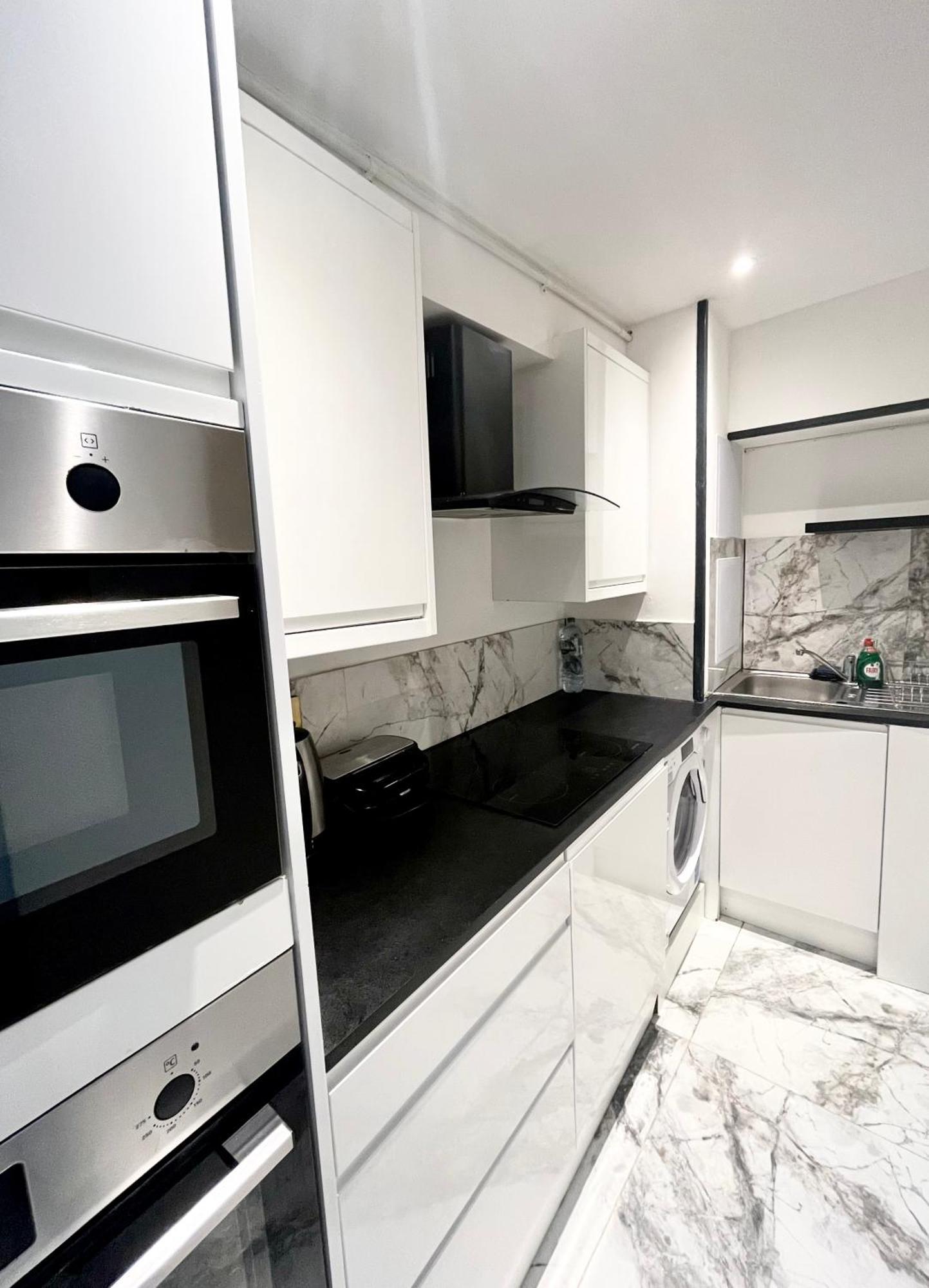 Duke And Duchess Apartments And Rooms - Private In Room Hot Tub Suites Londra Dış mekan fotoğraf