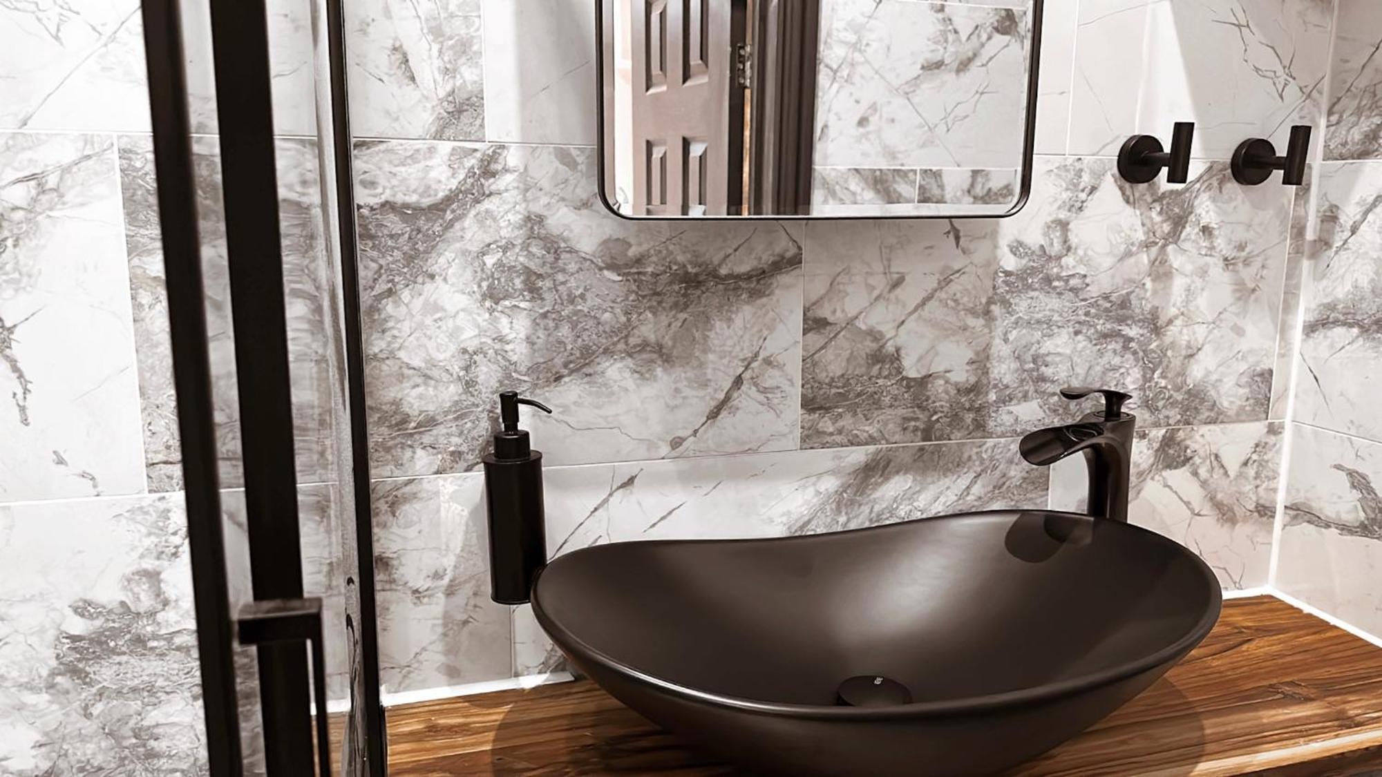 Duke And Duchess Apartments And Rooms - Private In Room Hot Tub Suites Londra Dış mekan fotoğraf